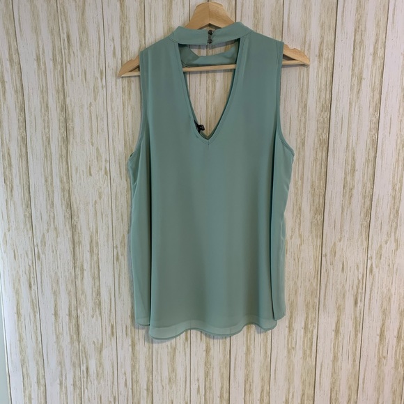 My Michelle Choker Neckline Tank NWT - Picture 3 of 4